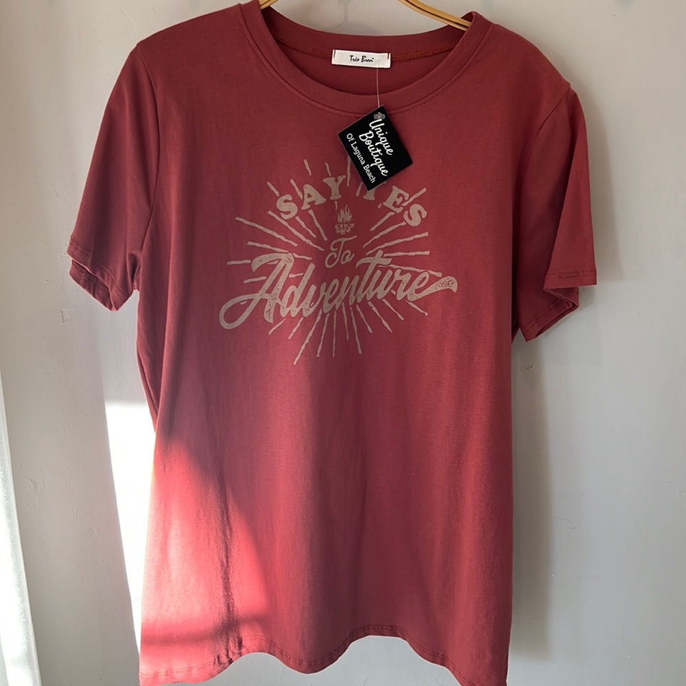 Tres bien graphic tee